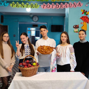 Felicitări cadrelor didactice și auxiliare cu sărbătoarea profesională!