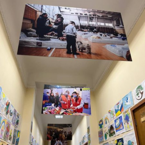 Expoziție de artă „Copiii pentru pace”